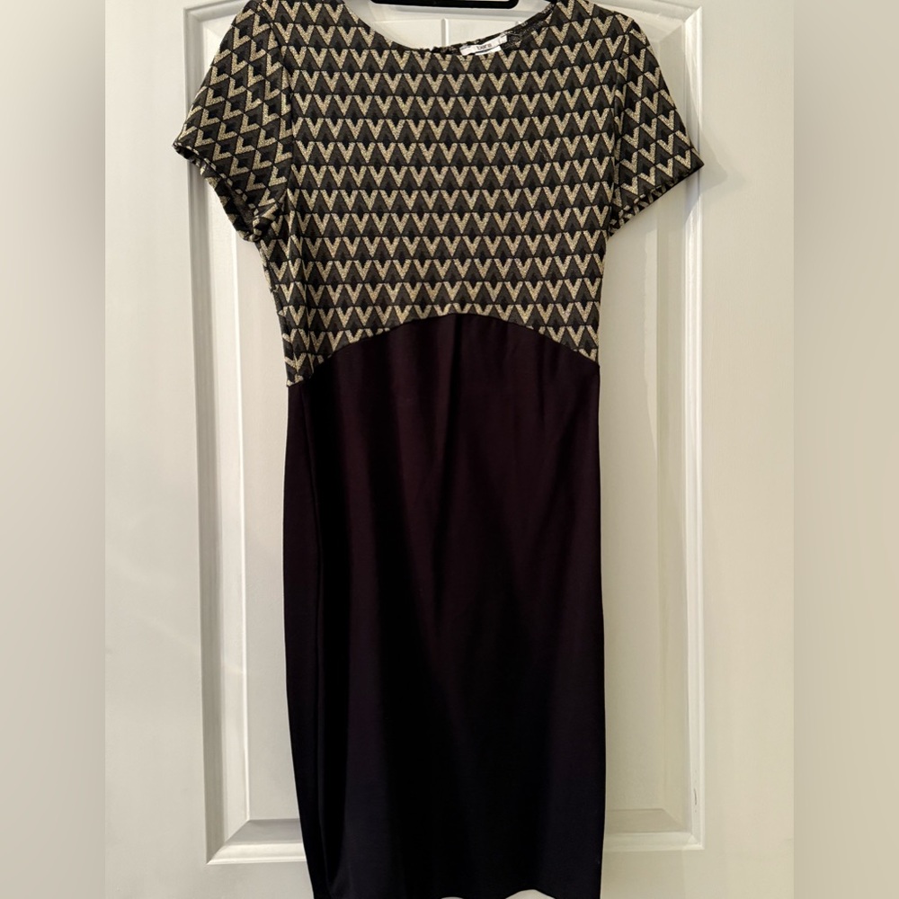 Beautiful metallic stretch fit geometric dress